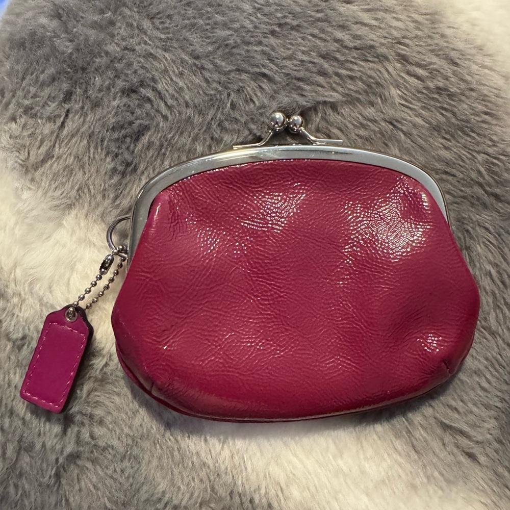 **SOLD**Coach Kiss lock Coin Purse Vintage Y2K Satin Lining - Picture 2 of 6